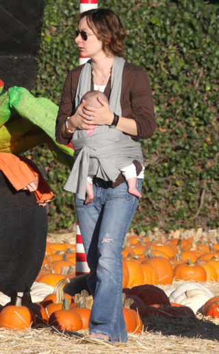 Illustration for article titled Celebrities Love L.A. Pumpkin Patch, Paparazzi Be Damned